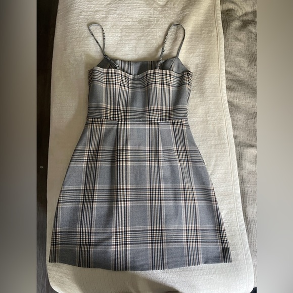 Aritzia mini dress - Picture 3 of 3